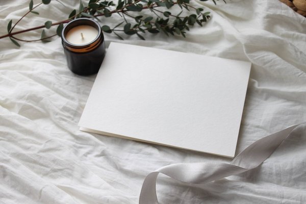Quand envoyer les invitations pour un baptême ?